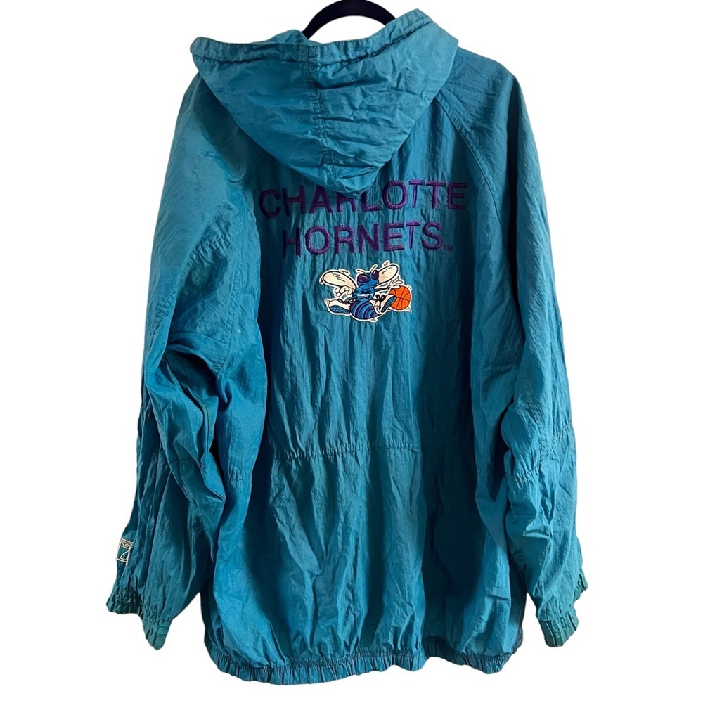 Vintage 90’s Logo 7 Charlotte Hornets jacket men’s windbreaker hooded em…